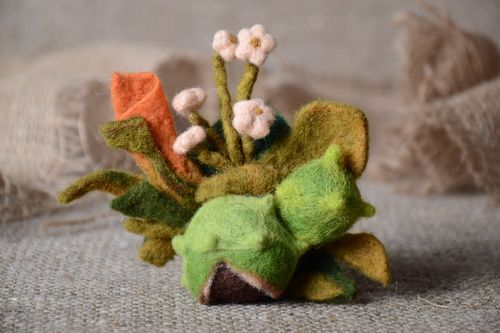 Handmade flower brooch unusual jewelry gift ideas woolen brooch for girls - MADEheart.com