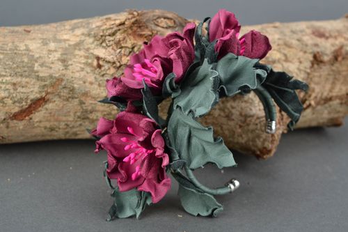 Unusual leather bracelet with volume flowers - MADEheart.com