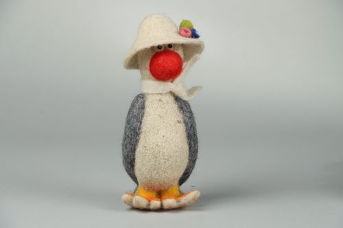 Woolen toy Bird in the Hat - MADEheart.com