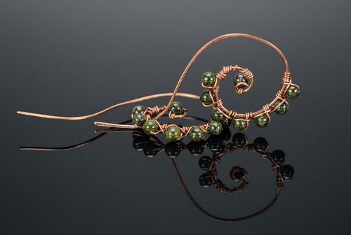 Eaarrings made of copper wire, stone - serpentine - MADEheart.com