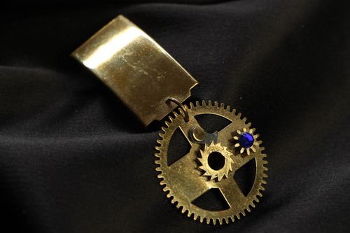 Metal brooch award in steampunk style - MADEheart.com
