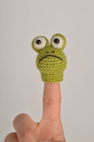 Handmade crocheted finger toy soft toy present for kid baby toy soft frog toy - MADEheart.com