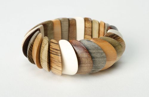 Wrist bracelet made of different wood species - MADEheart.com