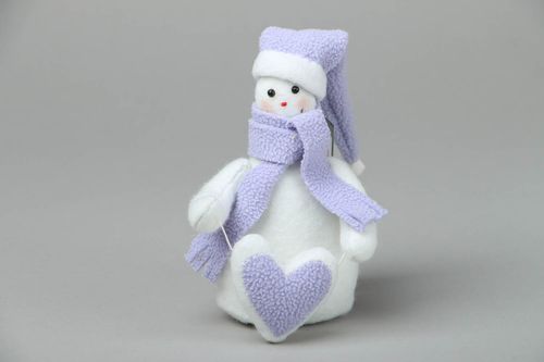 Felt snowman with a heart - MADEheart.com