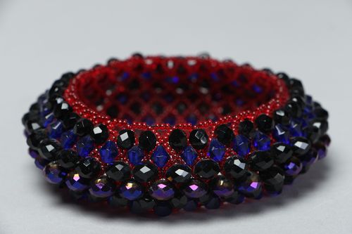 Handmade beaded wrist bracelet - MADEheart.com