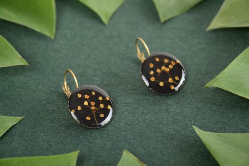 Beautiful nice unusual handmade round epoxy resin earrings with dried flowers   - MADEheart.com