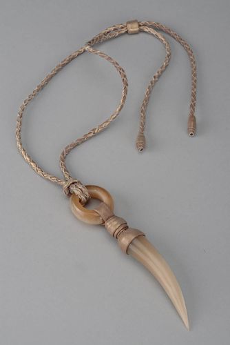 Pendant made of polished cow horn - MADEheart.com
