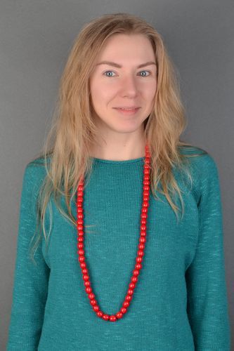 Red wooden bead necklace in Ukrainian style - MADEheart.com