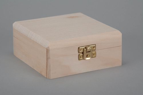 Square wooden box - MADEheart.com
