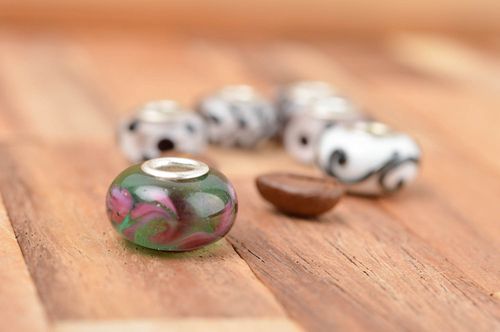 Stylish handmade glass bead beautiful jewelry findings fashion accessories - MADEheart.com