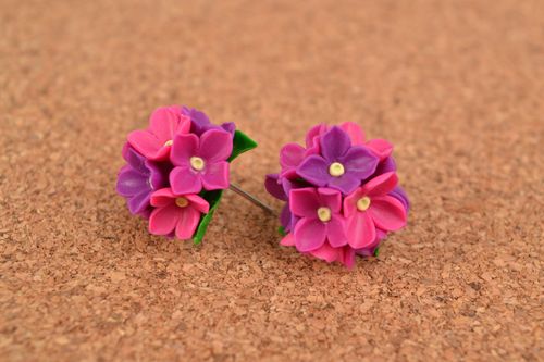 Homemade small stud earrings with bright pink polymer clay flower bouquets - MADEheart.com