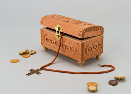 Carved jewelry box - MADEheart.com