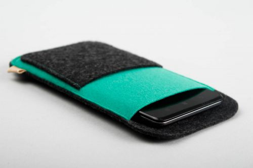 Handmade woolen phone case designer case for gadget woolen phone case ideas - MADEheart.com