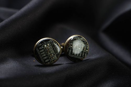 Round cufflinks with microchips for shirt - MADEheart.com