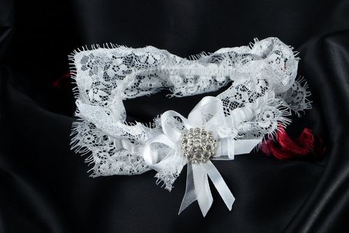 Lace garter for bride - MADEheart.com