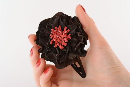 Leather flower hair clip - MADEheart.com