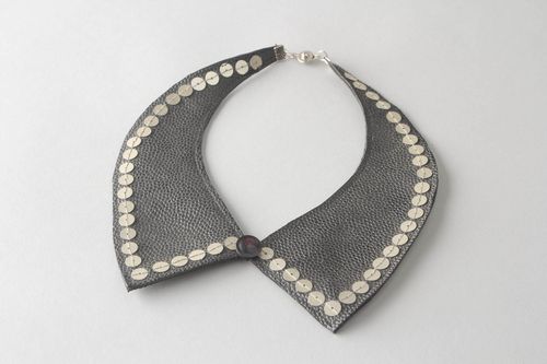 Collar with sequins - MADEheart.com