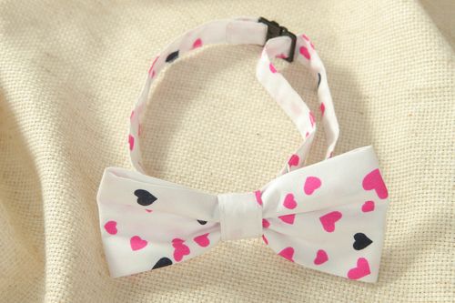 White cotton bow tie with hearts pattern - MADEheart.com