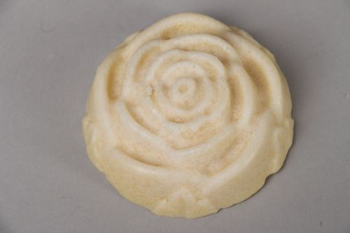 Plate-cream in the shape of rose - MADEheart.com