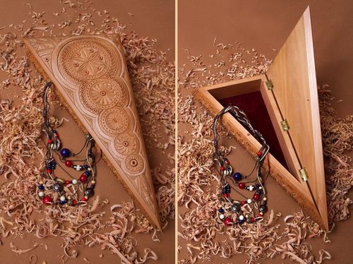 Wooden box with carving - MADEheart.com