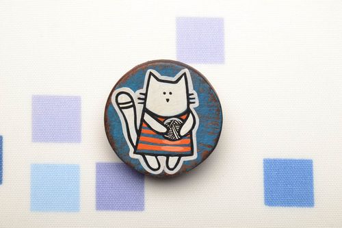 Hand painted wooden brooch Cat - MADEheart.com