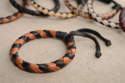Stretching woven leather bracelet - MADEheart.com